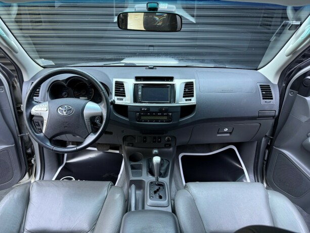 toyota-hilux-diesel-2012-big-15