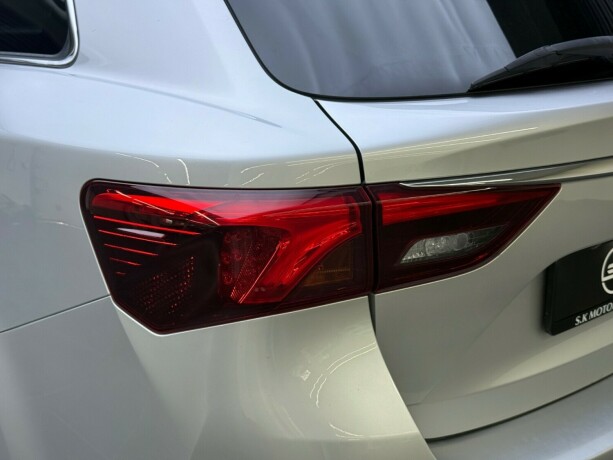 toyota-avensis-bensin-2017-big-7