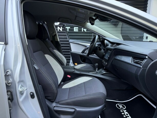 toyota-avensis-bensin-2017-big-27