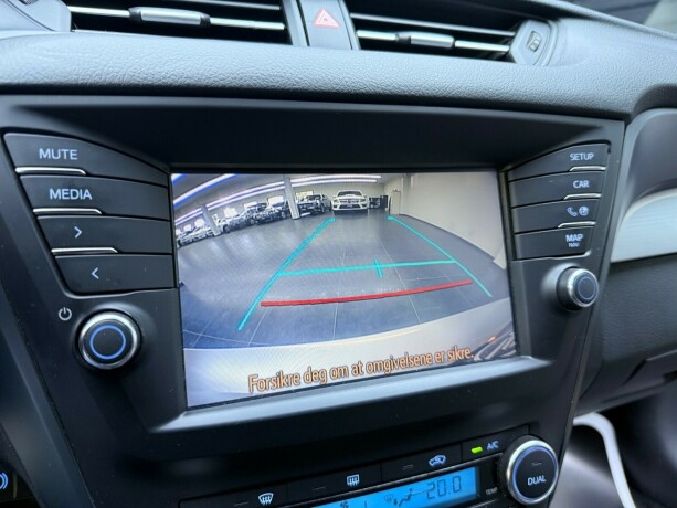 toyota-avensis-bensin-2017-big-19