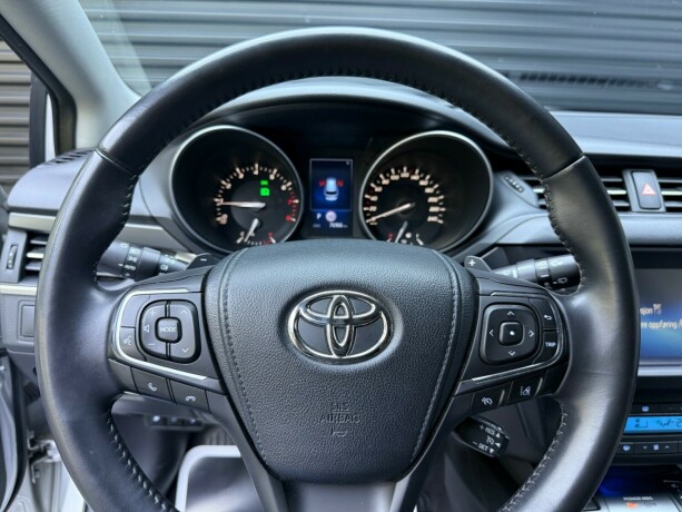 toyota-avensis-bensin-2017-big-14