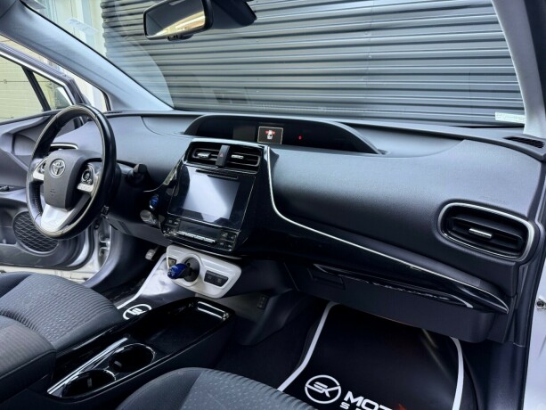 toyota-prius-elektrisitetbensin-2017-big-11
