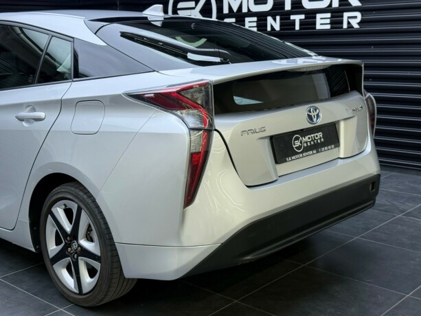 toyota-prius-elektrisitetbensin-2017-big-5