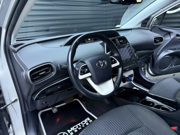 toyota-prius-elektrisitetbensin-2017-big-10