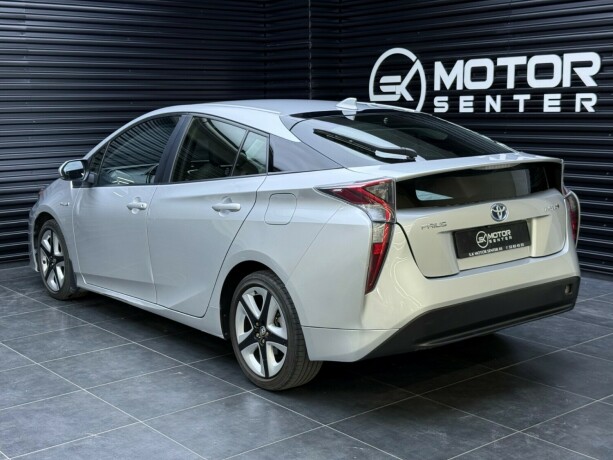 toyota-prius-elektrisitetbensin-2017-big-1