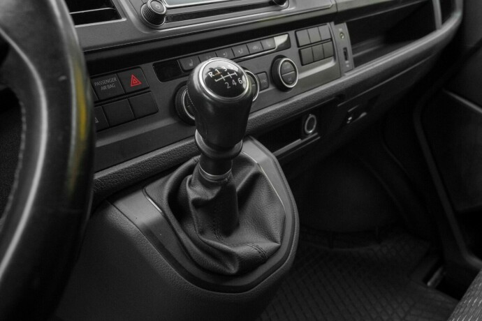 volkswagen-caravelle-diesel-2017-big-10