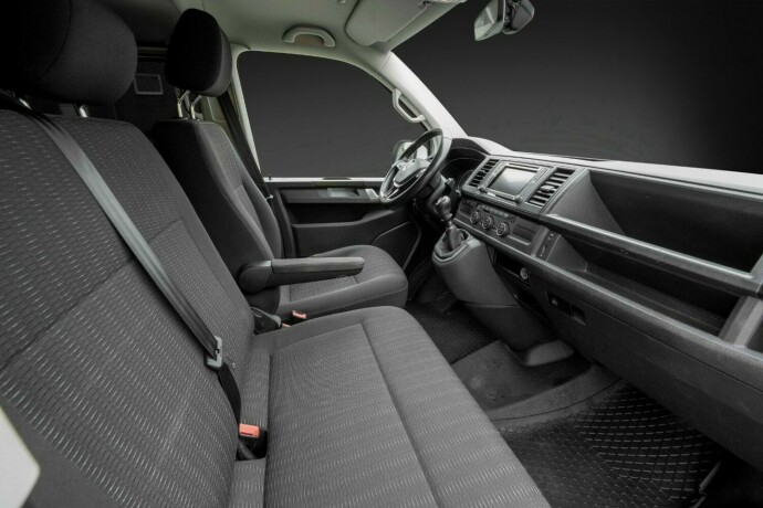 volkswagen-caravelle-diesel-2017-big-21