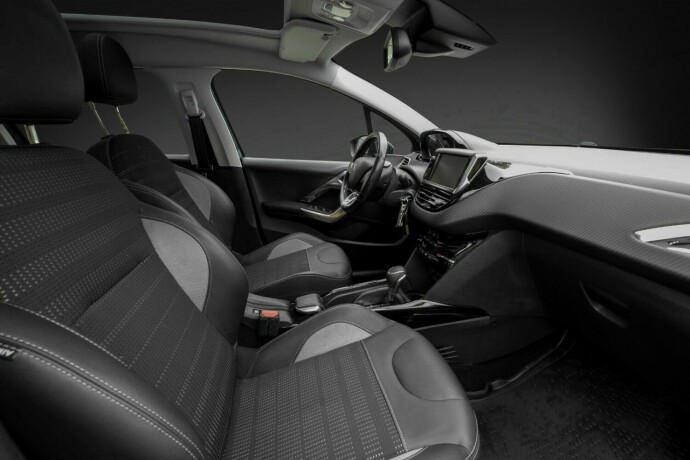 peugeot-2008-bensin-2018-big-20