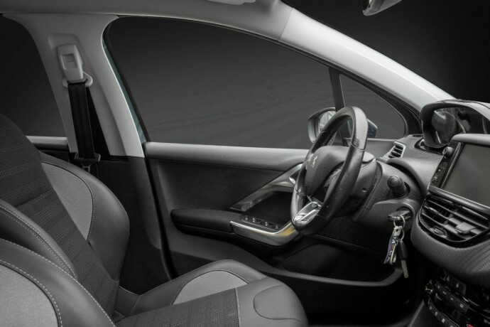 peugeot-2008-bensin-2018-big-21