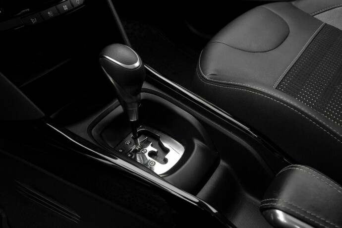 peugeot-2008-bensin-2018-big-11