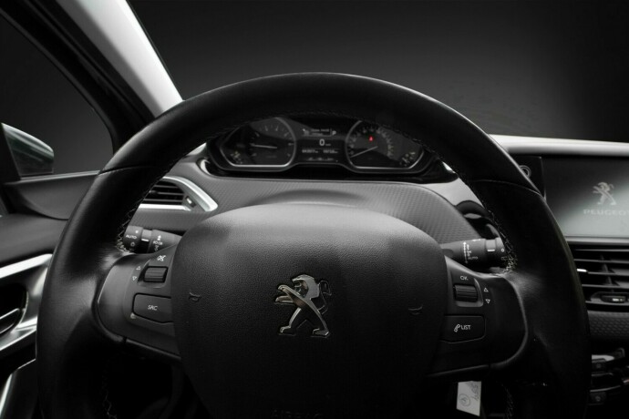 peugeot-2008-bensin-2018-big-14