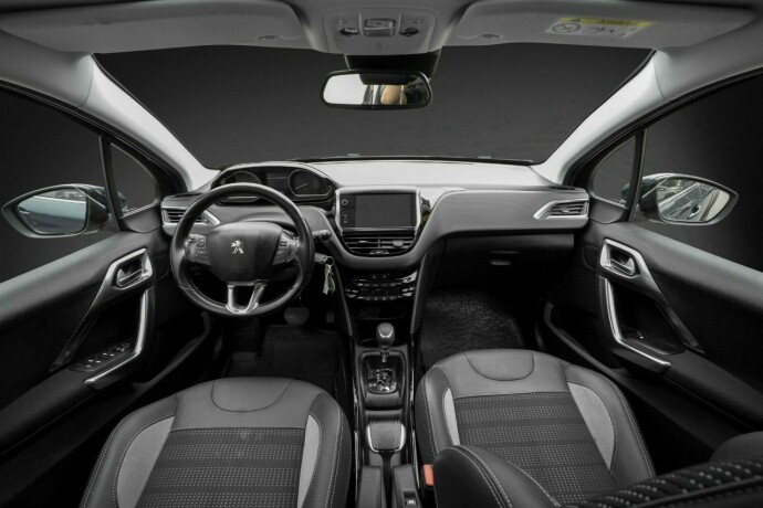 peugeot-2008-bensin-2018-big-19