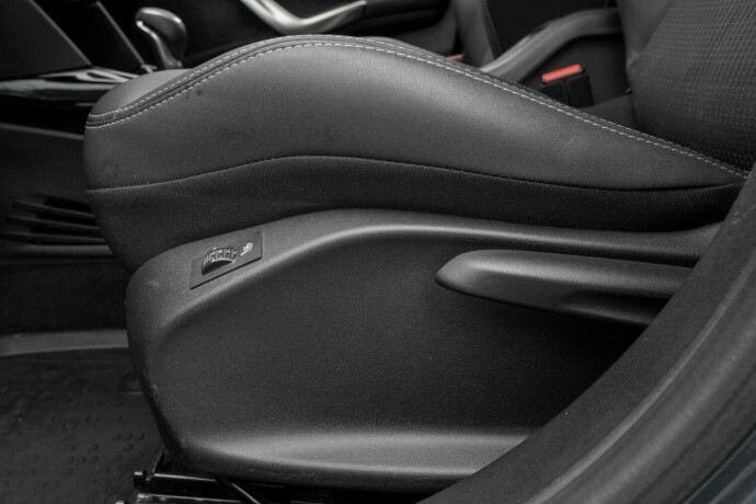 peugeot-2008-bensin-2018-big-10