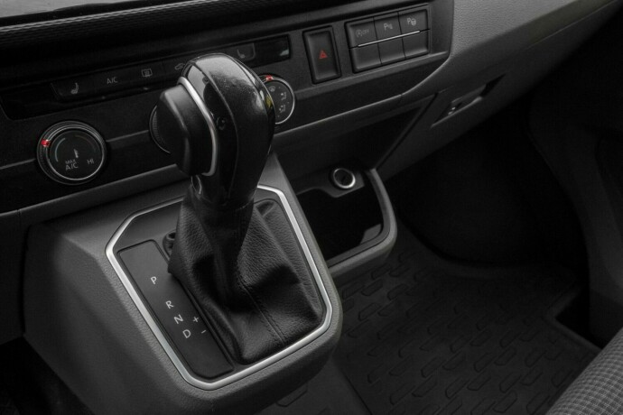 volkswagen-transporter-diesel-2022-big-11