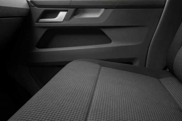 volkswagen-transporter-diesel-2022-big-13