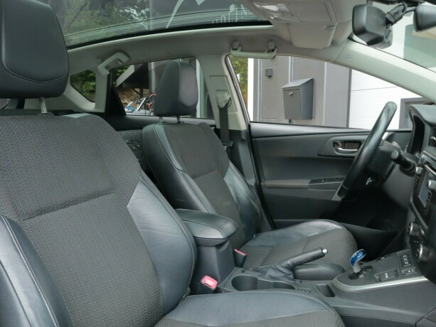 toyota-auris-bensin-2013-big-9