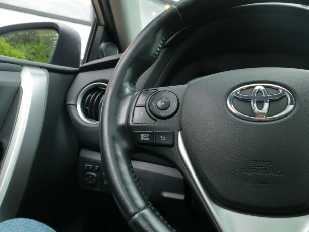 toyota-auris-bensin-2013-big-11