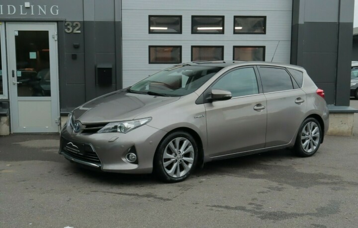 toyota-auris-bensin-2013-big-0