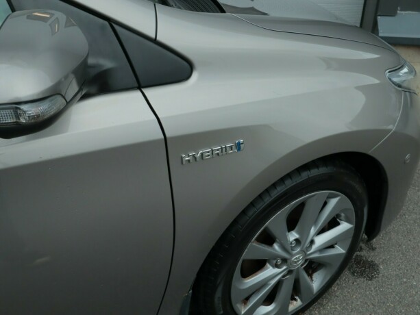toyota-auris-bensin-2013-big-13