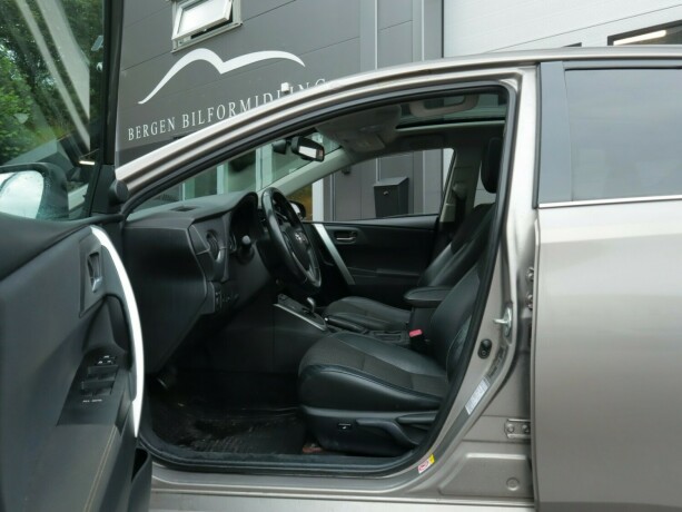 toyota-auris-bensin-2013-big-4