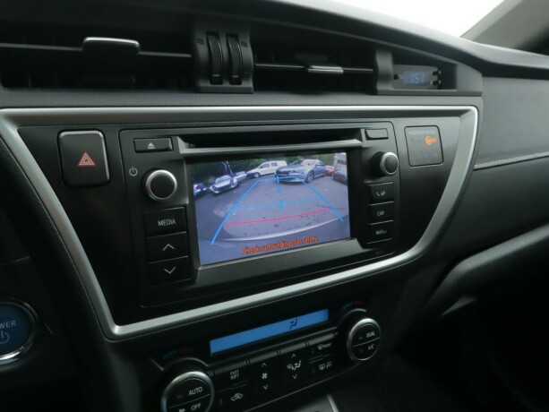 toyota-auris-bensin-2013-big-14