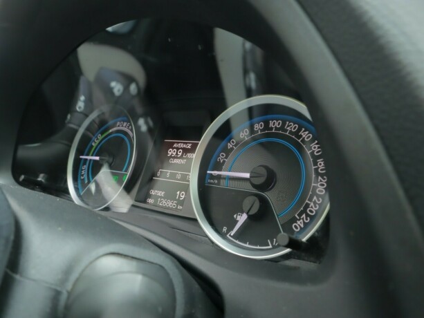 toyota-auris-bensin-2013-big-16