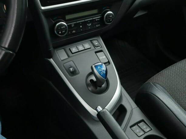 toyota-auris-bensin-2013-big-10