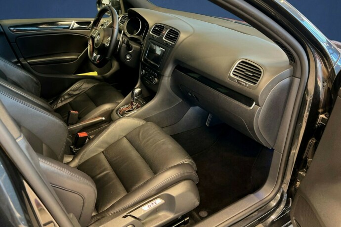 volkswagen-golf-bensin-2012-big-10