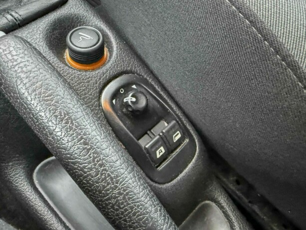 peugeot-206-bensin-2006-big-25