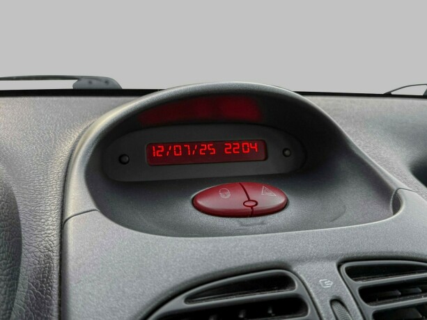 peugeot-206-bensin-2006-big-30