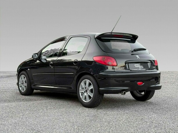 peugeot-206-bensin-2006-big-10