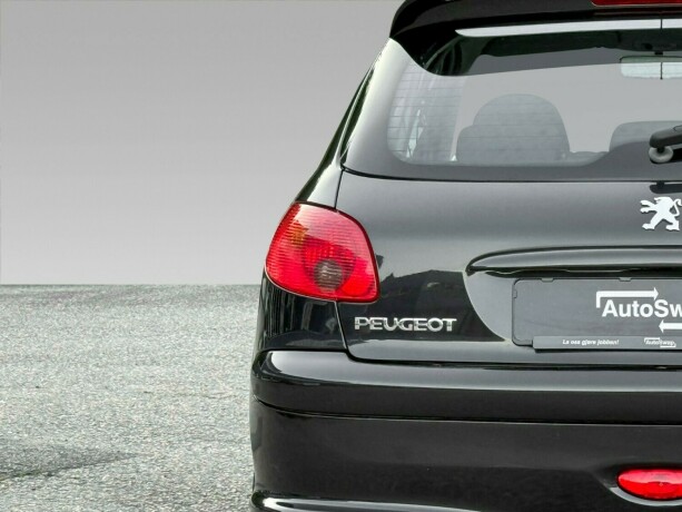 peugeot-206-bensin-2006-big-14