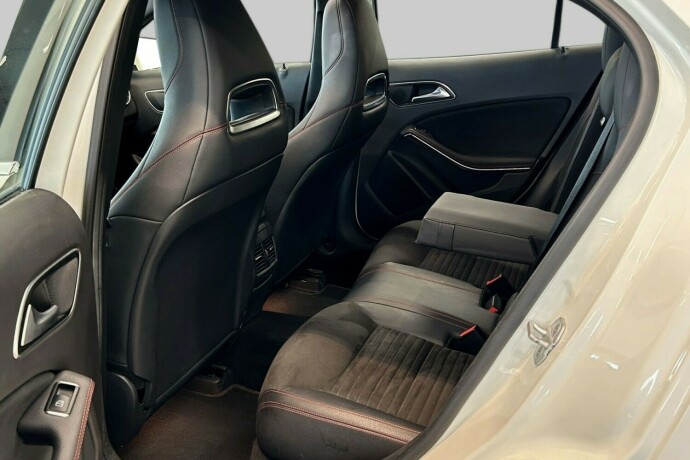 mercedes-benz-gla-bensin-2015-big-11