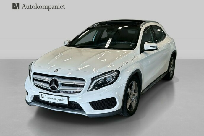 mercedes-benz-gla-bensin-2015-big-0