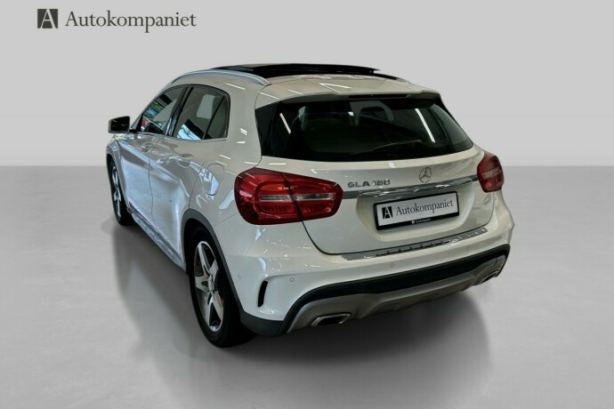 mercedes-benz-gla-bensin-2015-big-3