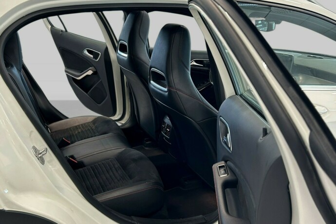 mercedes-benz-gla-bensin-2015-big-13