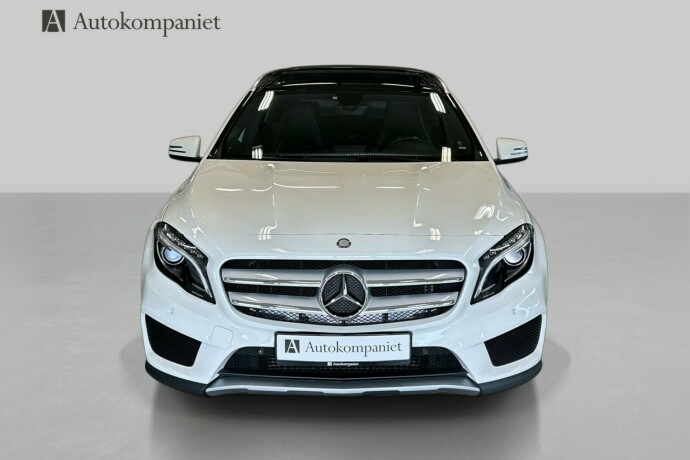 mercedes-benz-gla-bensin-2015-big-1