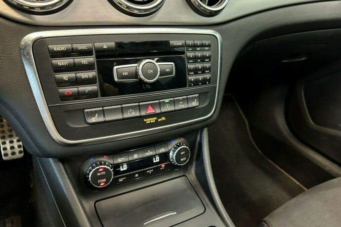 mercedes-benz-gla-bensin-2015-big-9