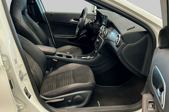 mercedes-benz-gla-bensin-2015-big-6