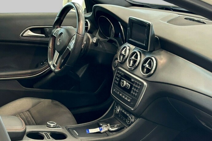 mercedes-benz-gla-bensin-2015-big-5