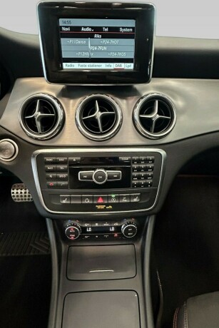 mercedes-benz-gla-bensin-2015-big-10