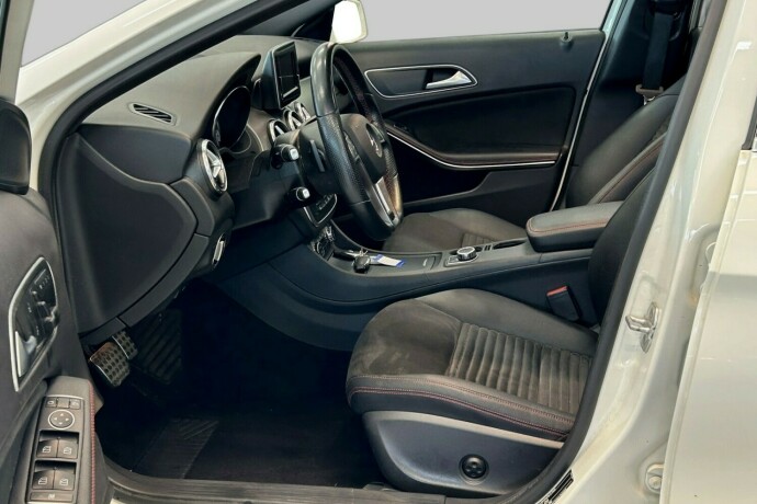 mercedes-benz-gla-bensin-2015-big-7