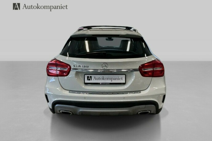 mercedes-benz-gla-bensin-2015-big-2