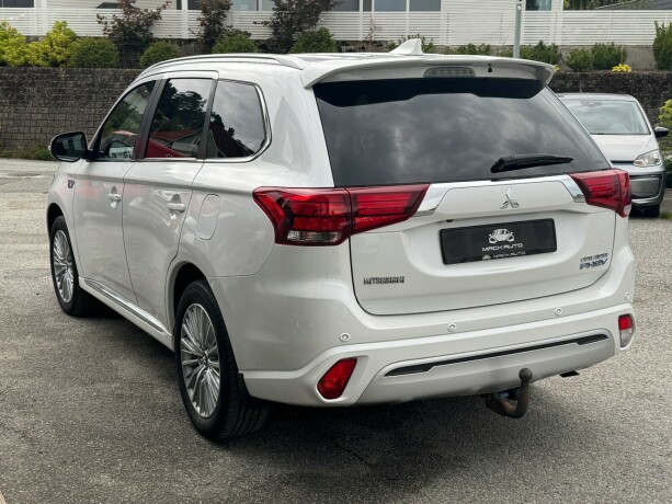 mitsubishi-outlander-elektrisitetbensin-2019-big-3