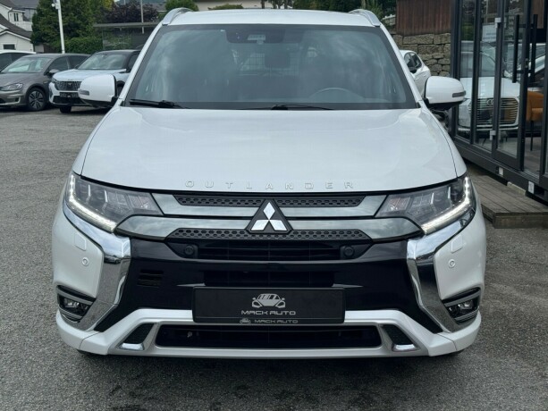 mitsubishi-outlander-elektrisitetbensin-2019-big-1