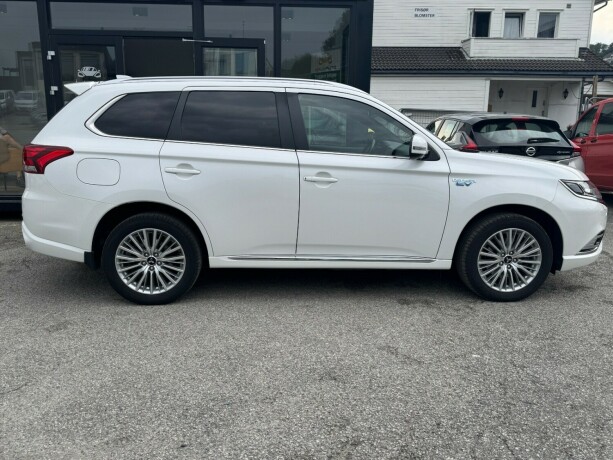 mitsubishi-outlander-elektrisitetbensin-2019-big-4
