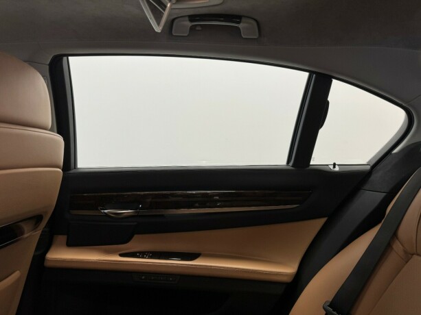 bmw-7-serie-bensin-2011-big-18