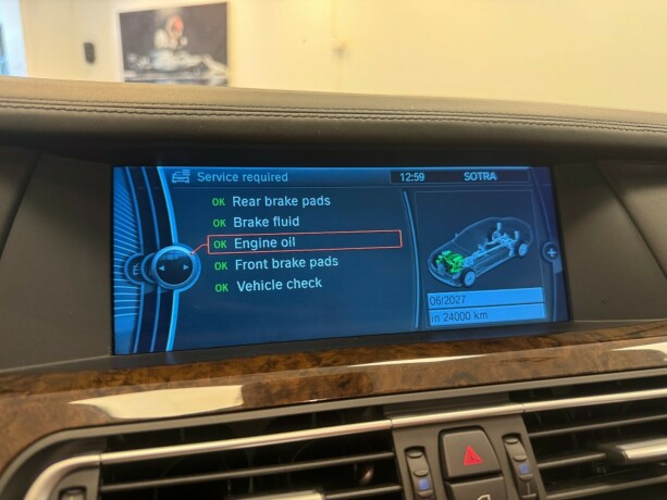 bmw-7-serie-bensin-2011-big-35