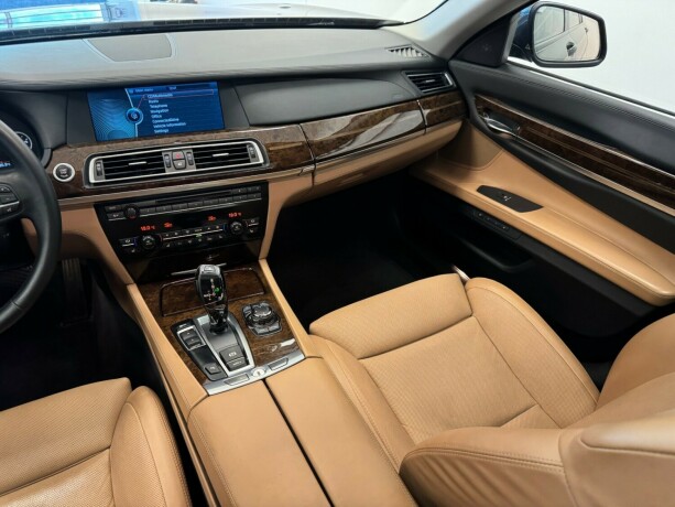 bmw-7-serie-bensin-2011-big-17