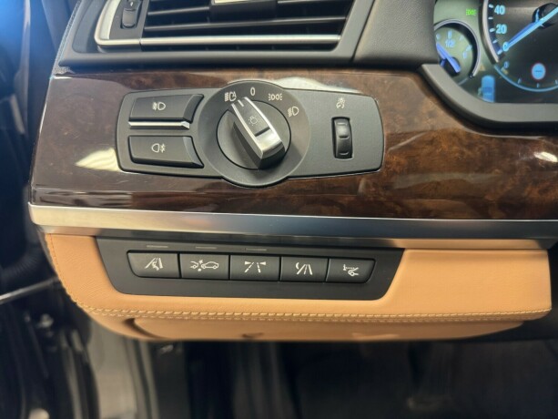 bmw-7-serie-bensin-2011-big-31